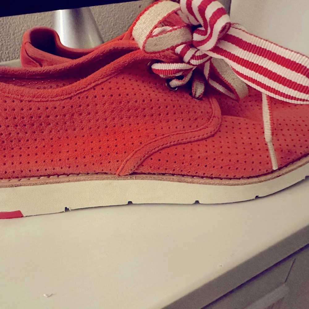 NEW! Johnston and Murphy Suede Oxfords. **Free surprise gift with purchase!